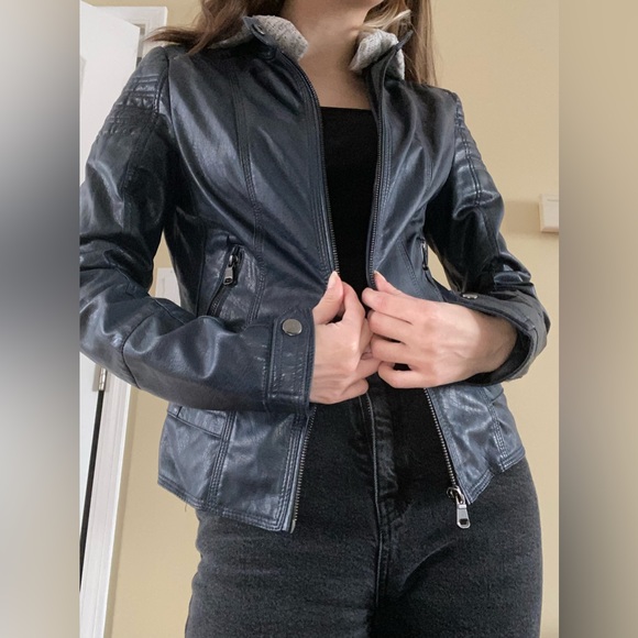 Faux black leather jacket with grey hood - Picture 4 of 5